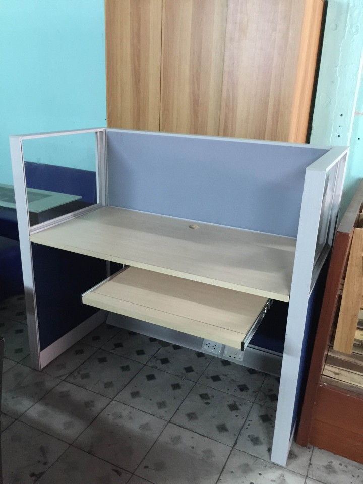 Bàn Làm Việc Kèm Vách Ngăn